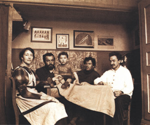Photo - Fritz Baumann (rechts aussen) mit seiner Frau und dem Sohn Fritzli sowie
  den Künstlern Arnold Brügger und Otto Morach